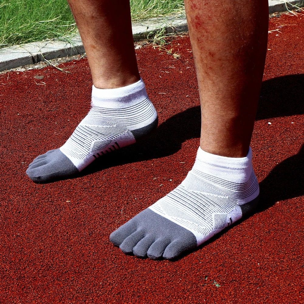 mid-cut fitness socks